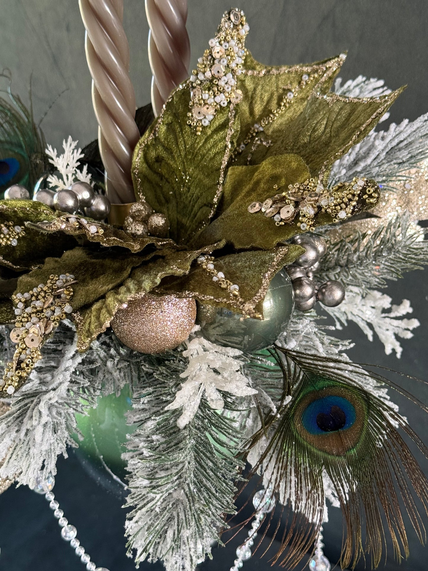 Lesli, Seasonal Decoration