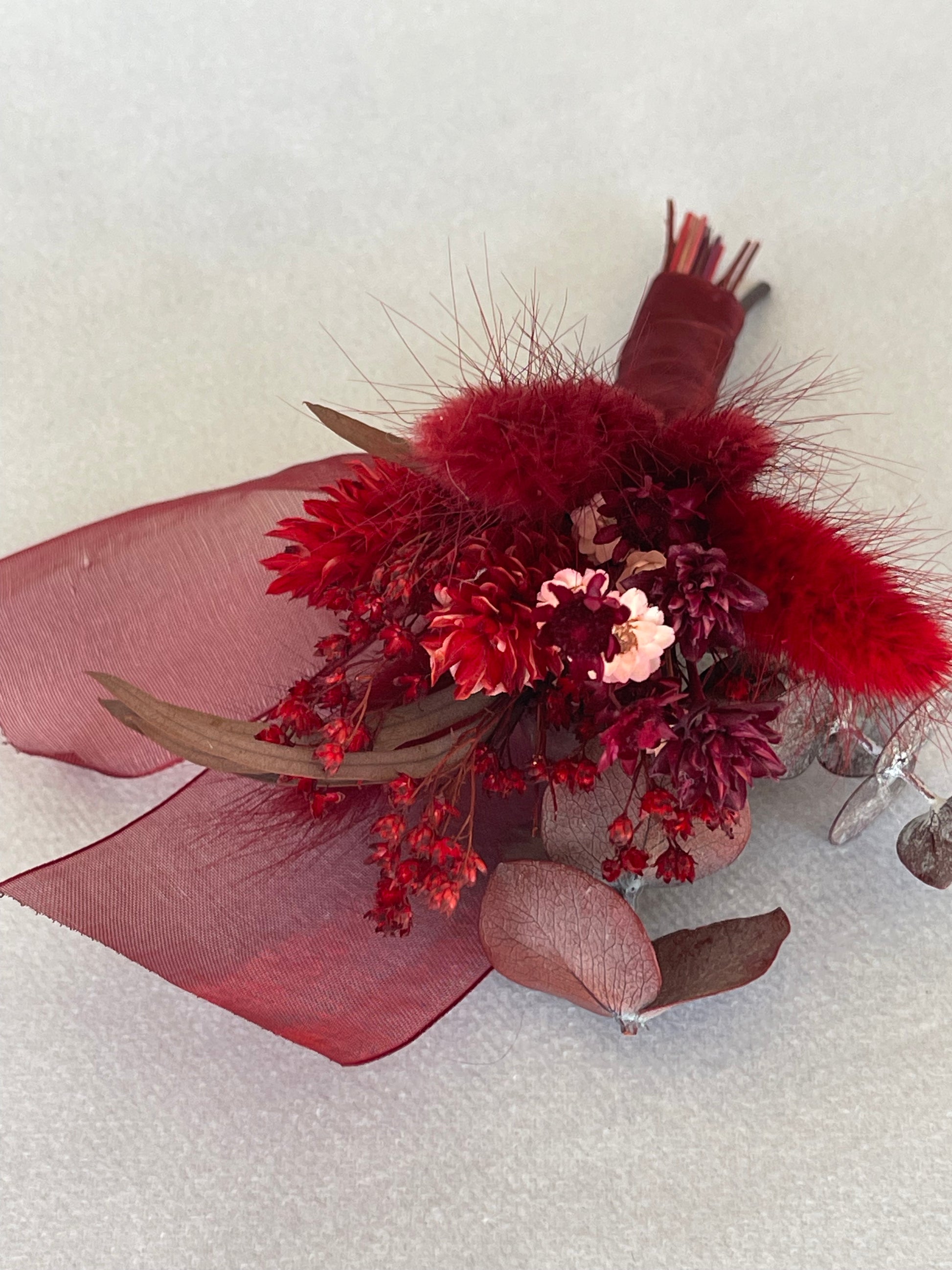 
flores preservadas, ramo de novia, regalo, ideas de regalo, preserved flowers, dried flowers, españa, francia, portugal, wedding, boutonniere, rojo, red